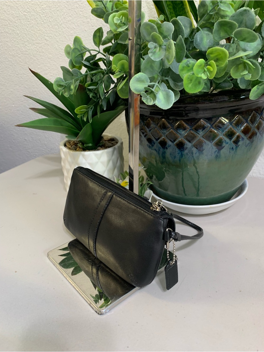 💕💕Coach Black Leather Wristlet Clutch with Buckle Accent - Picture 4 of 11